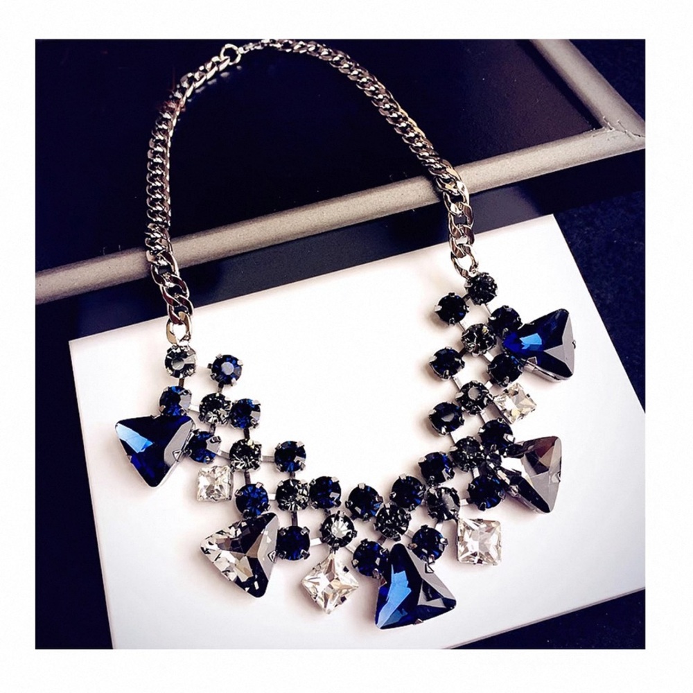 A stunning sparkling necklace